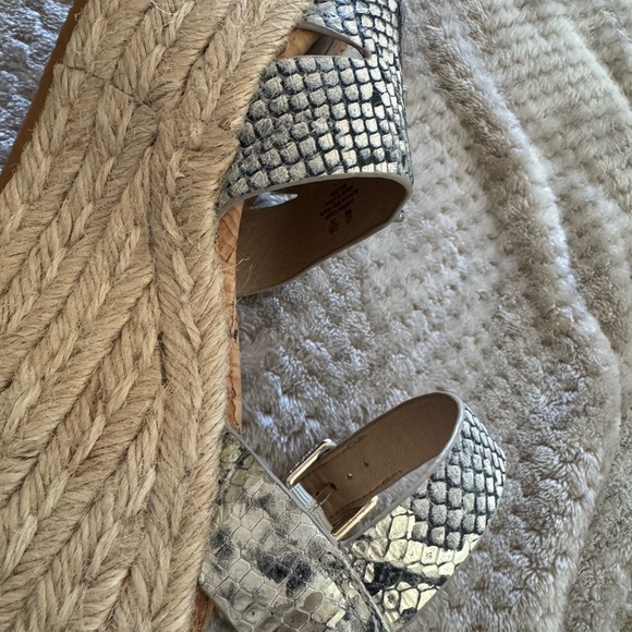 Sam Edelman Beige and Black Snakeskin Wedges, Size 9 - Picture 15 of 16